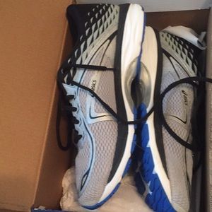 ASICS size 10 gel cumulus 19 running shoes